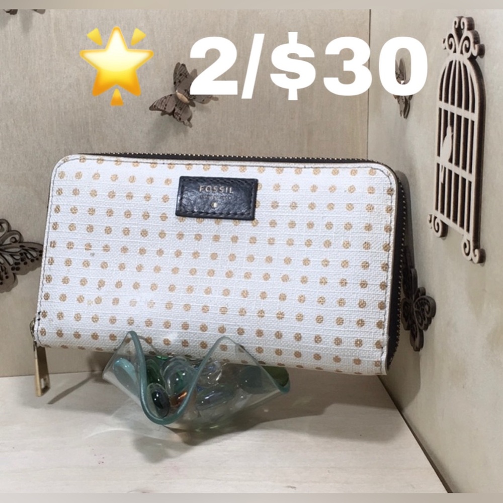 🌟 Fossil Zip Around Polka Dot Clutch